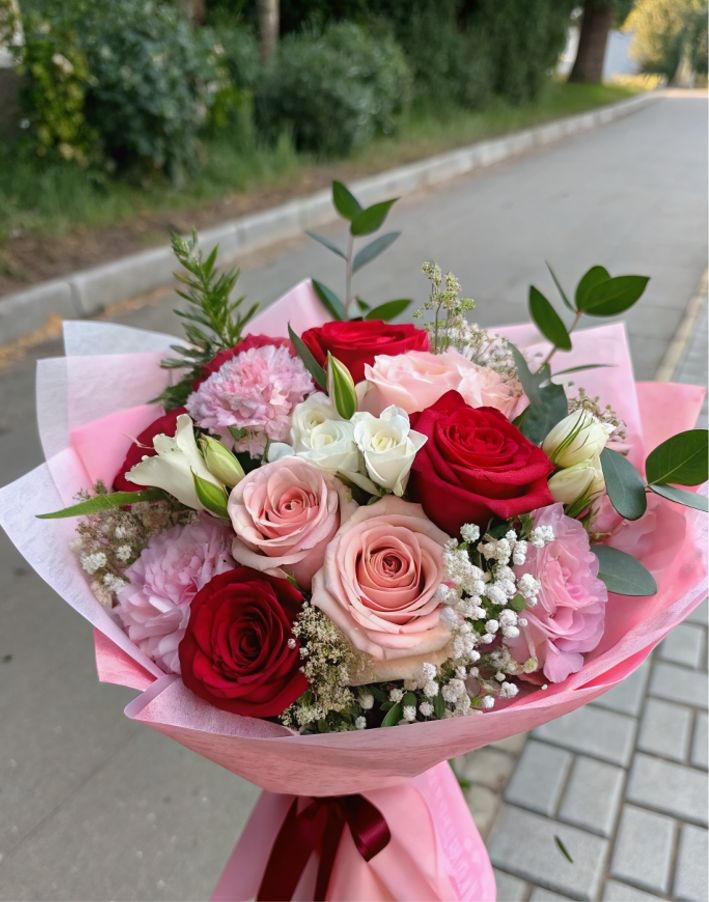Renkli Karışık Gül Buketi