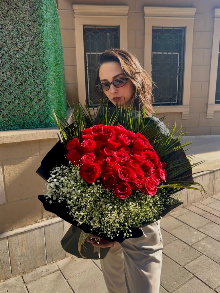 23 adet kırmızı gül