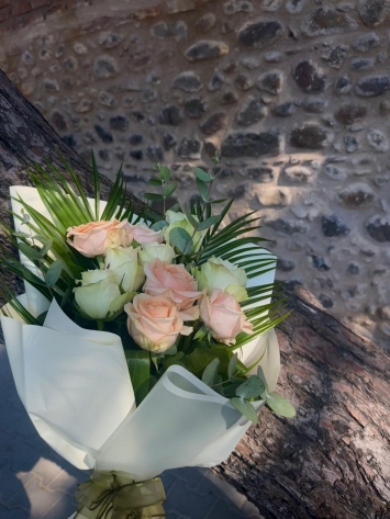 Blanc & Pure Roses