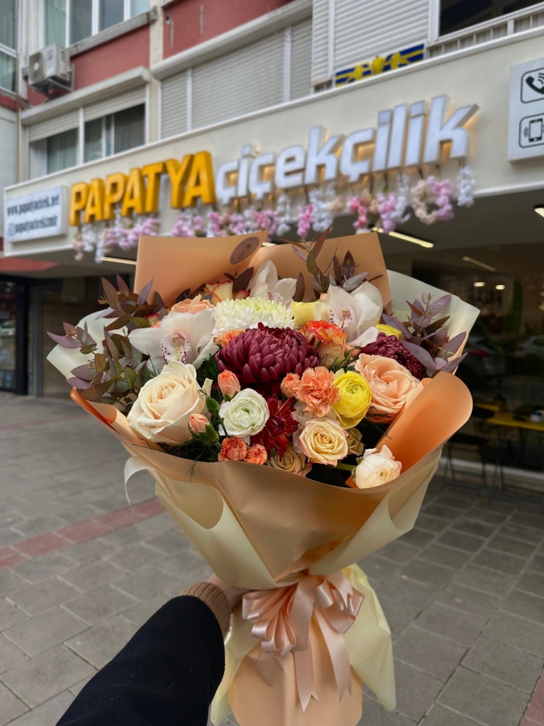 Gül ve Karanfil Buketi