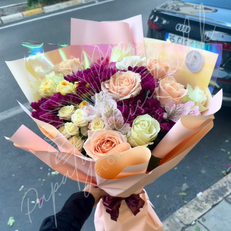 Gül ve Mevsim Çiçekleri buketi