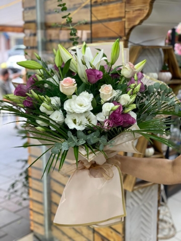 LİLYUM VE SOFT GÜL BUKETİ