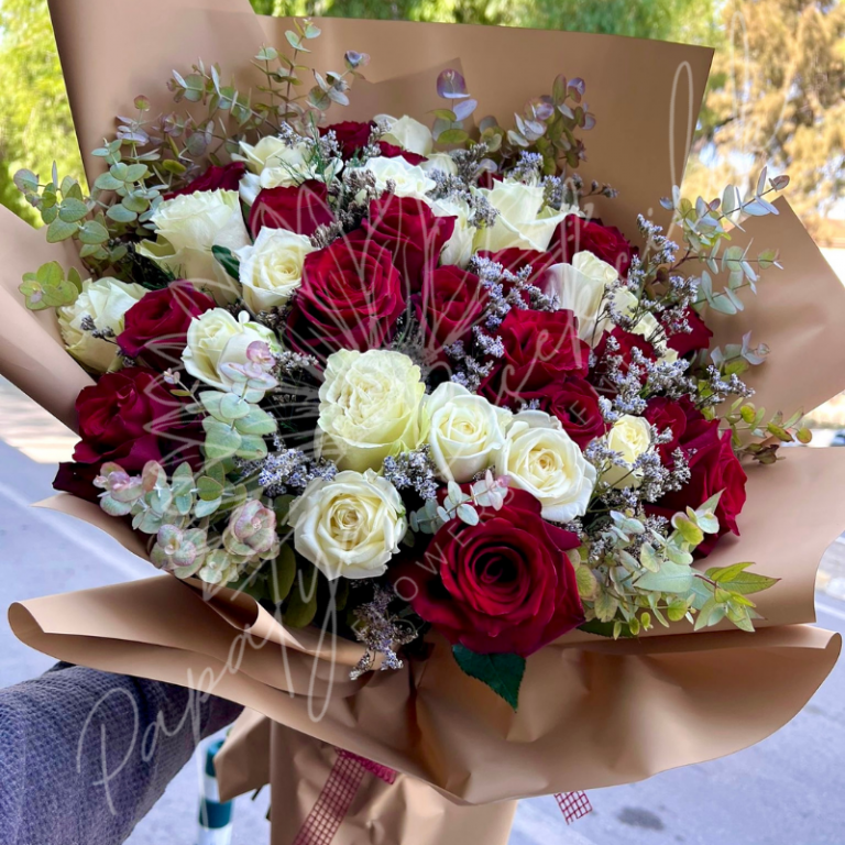 Kırmızı ve Beyaz Gül Buketi